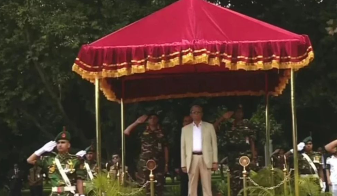 বঙ্গভবনে নবনির্বাচিত রাষ্ট্রপতিকে গার্ড অব অনারে বরণ